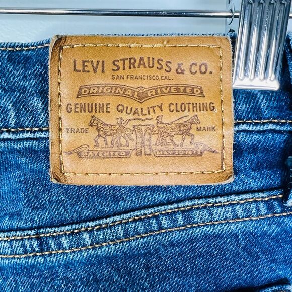 Levi's Wedgie Straight Raw Hem Button Fly Size 28 - Picture 4 of 8